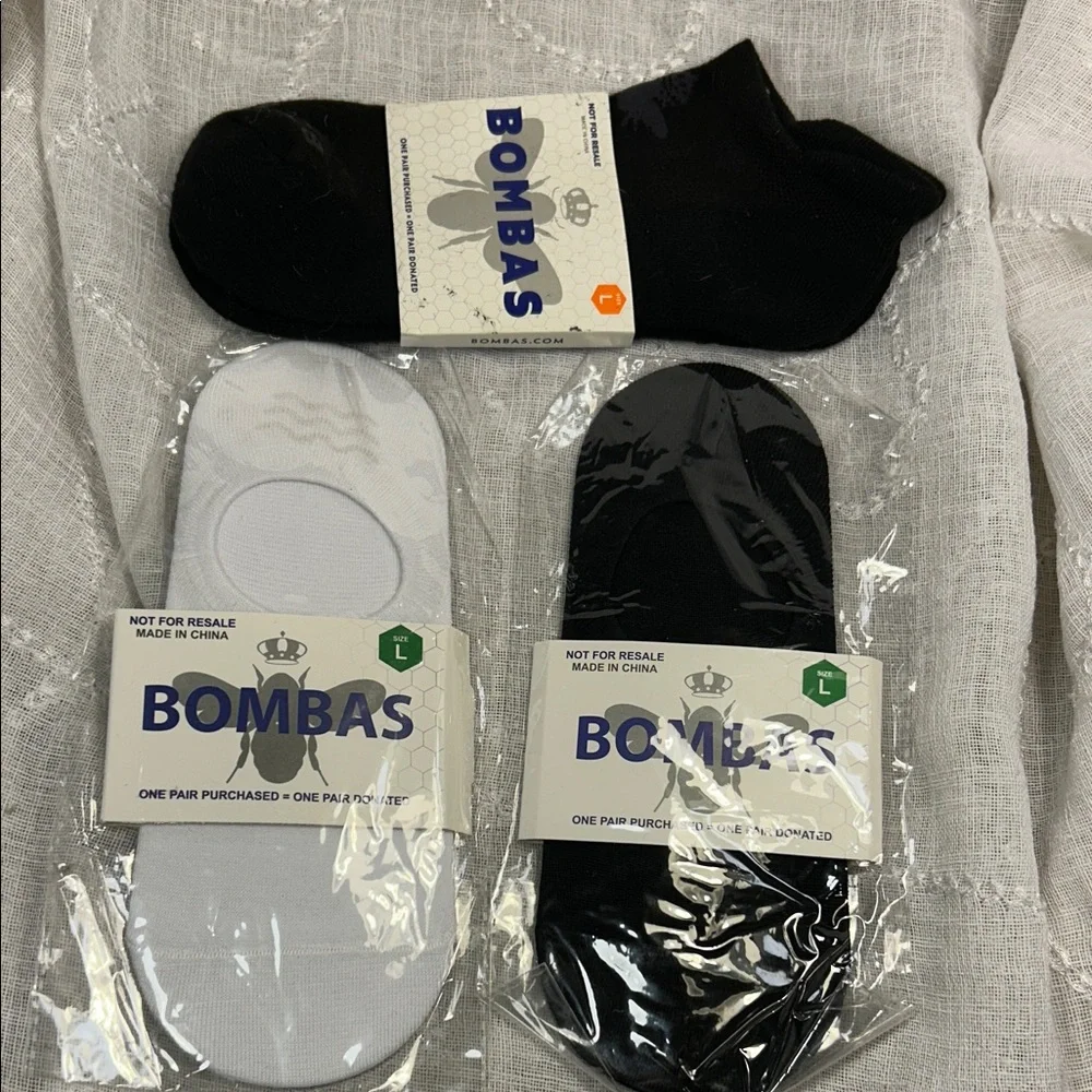 NWT Bombas bundle of 3 pairs low socks stamped sz L